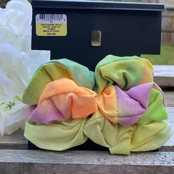 NWT LOT / BUNDLE OF SCRUNCHIES AND HAIR TIES BY INC. - Picture 10 of 10